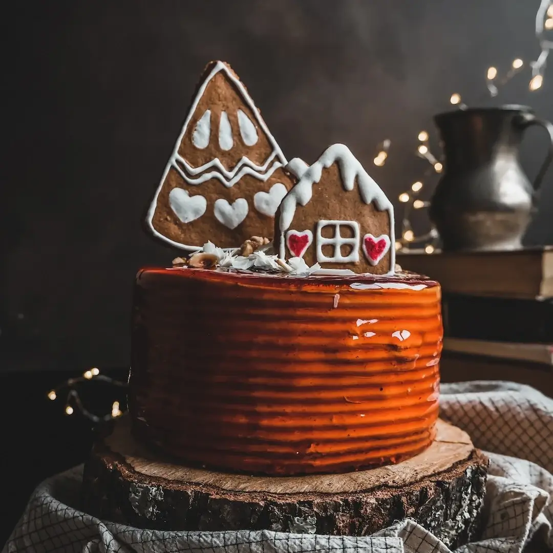 Cake with gingerbread decoration