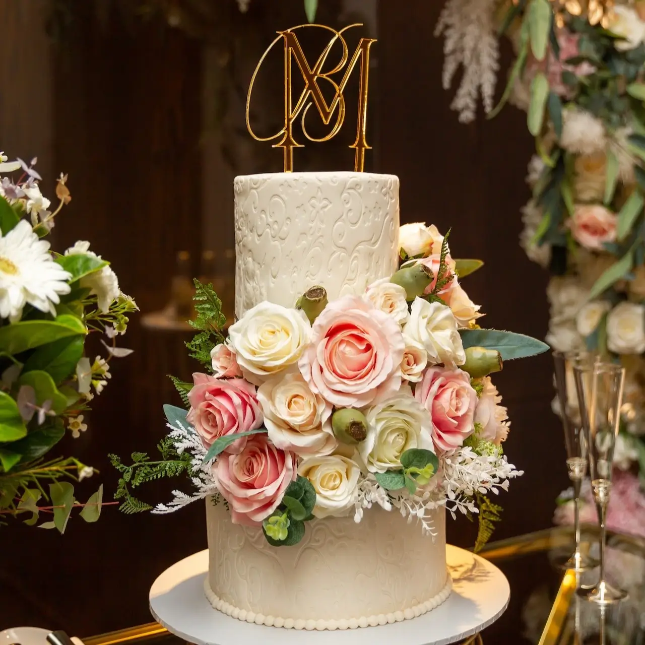 Wedding cake with roses